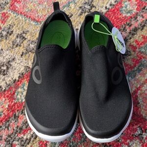 OOFOS OOMG Sport Slip-On Black Sneakers Shoes W 9 - M 7 40